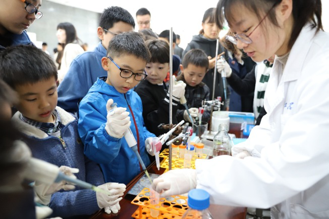 http://biotech.jiangnan.edu.cn/__local/F/AA/A3/1CA6E3ECE7A30D0028C80DB5F52_4F66BAF9_6542A.png
